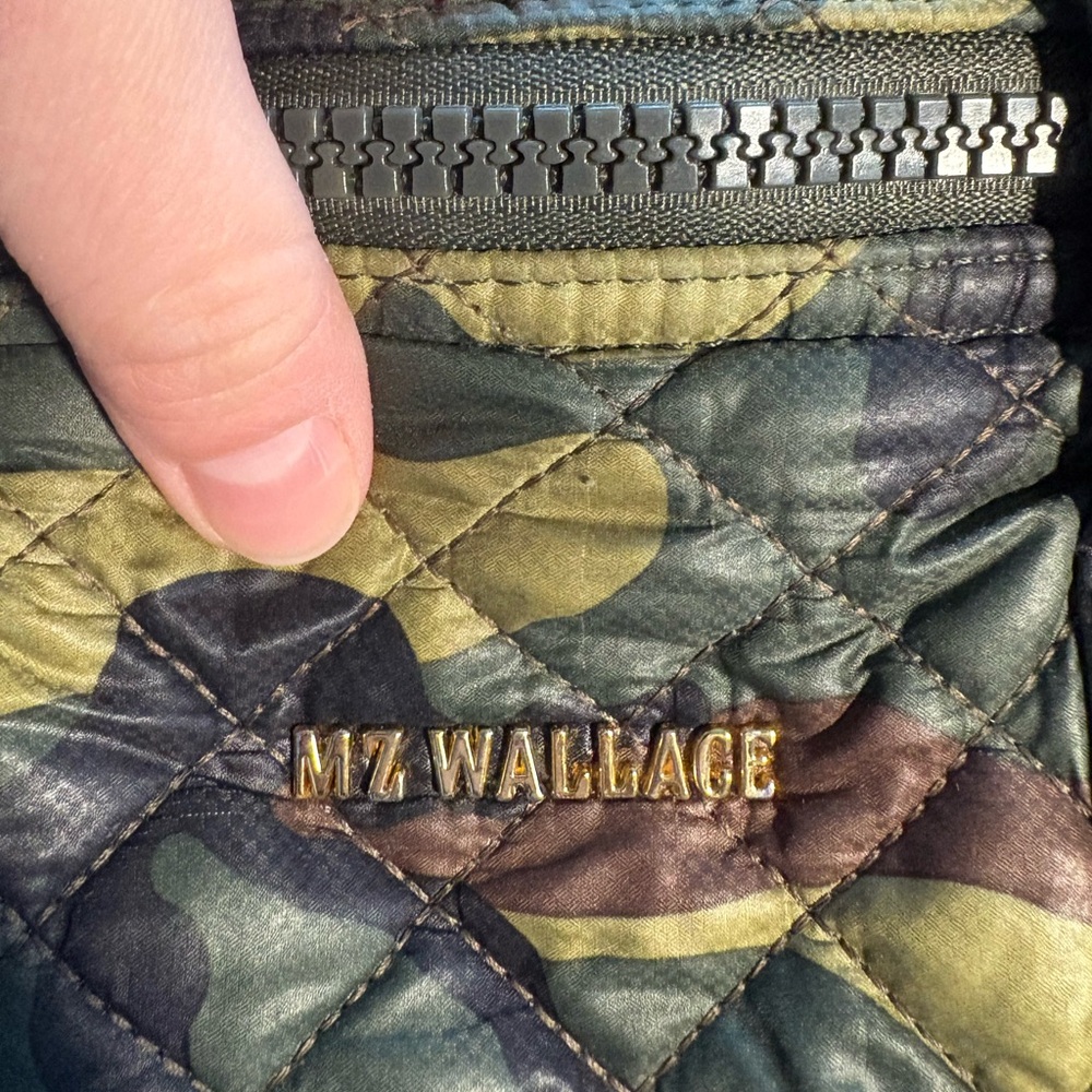 Mz Wallace Small Sutton - image 6